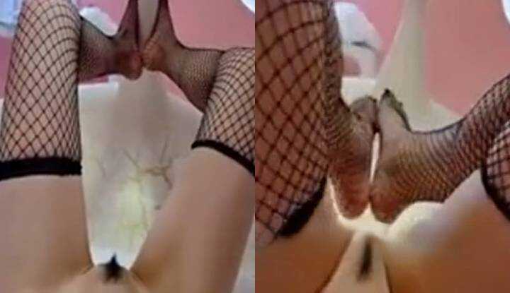 Heze Dongming's first meeting with a gentle girl involved him immediately fucking her mouth upon entering the door.