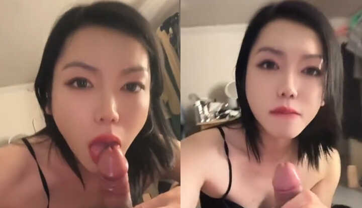 Shanghai Wet Pussy Hot Sis, Grabbing the Guy's Cock and Gobbling It Wildly!