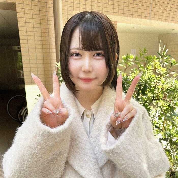 [FC2] Job-Hunting 4th-Year Student ④: S-Grade Beauty 'Ai-chan' with Pure Aura Wants to Play While Still a Student [FC2-PPV-4878510]