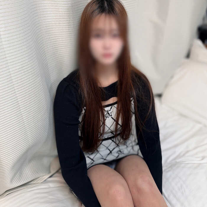 [FC2] Forbidden Relationship with an Idol Trainee ♡ A beautiful aspiring idol with lovely breasts and large areolas! Lots of kissing, ending with her first time. The sense of immorality might become addictive. *Bonus included [FC2-PPV-4916701]