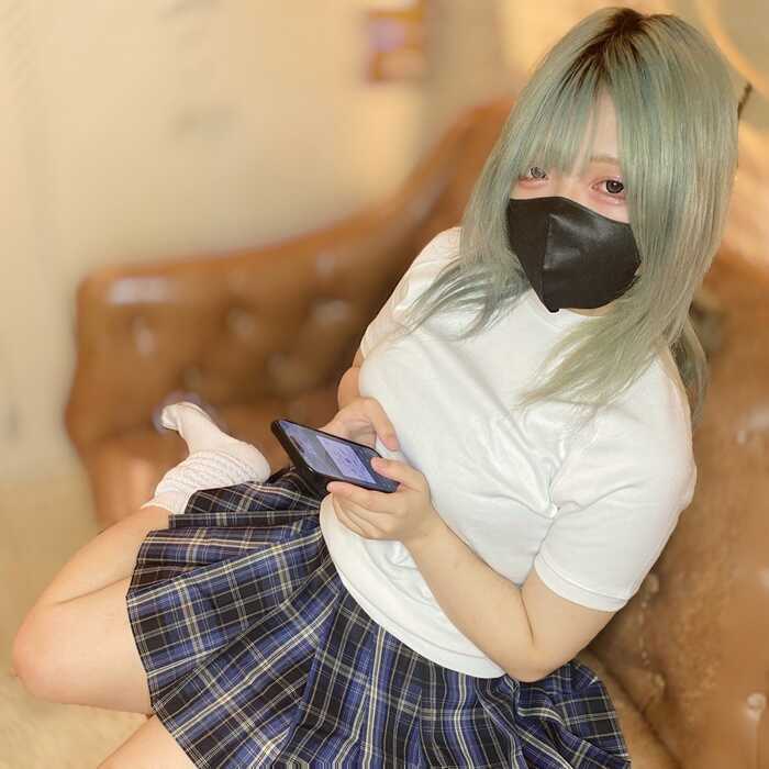 [FC2] A short-statured, busty downer gal with flashy hair who commutes to work on time, revealing her cute gap moe through lively moments [FC2-PPV-4987190]